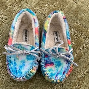 Minnetonka Tie Dye Slippers with Soles Size 9